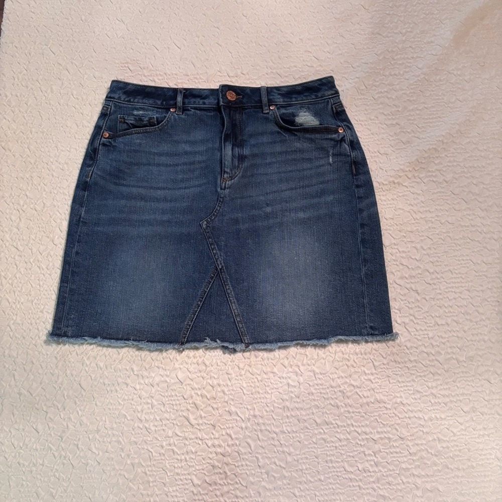 Loft Blue Denim Distressed Miniskirt| Preppy|Coastal Cowgirl-Frayed Hem, Sz 6‎